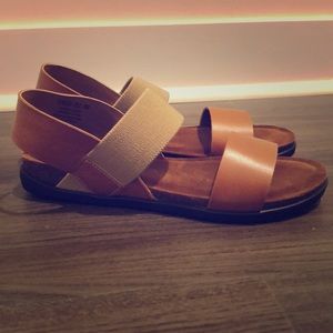*Never Worn* David Tate Champion Sandal